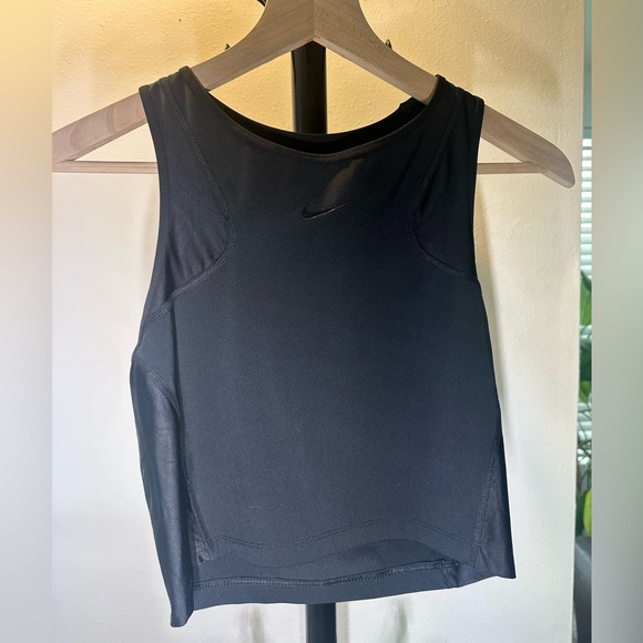 Nike Women's Dri-fit Black Crop Top - Size Medium - Picture 1 of 7